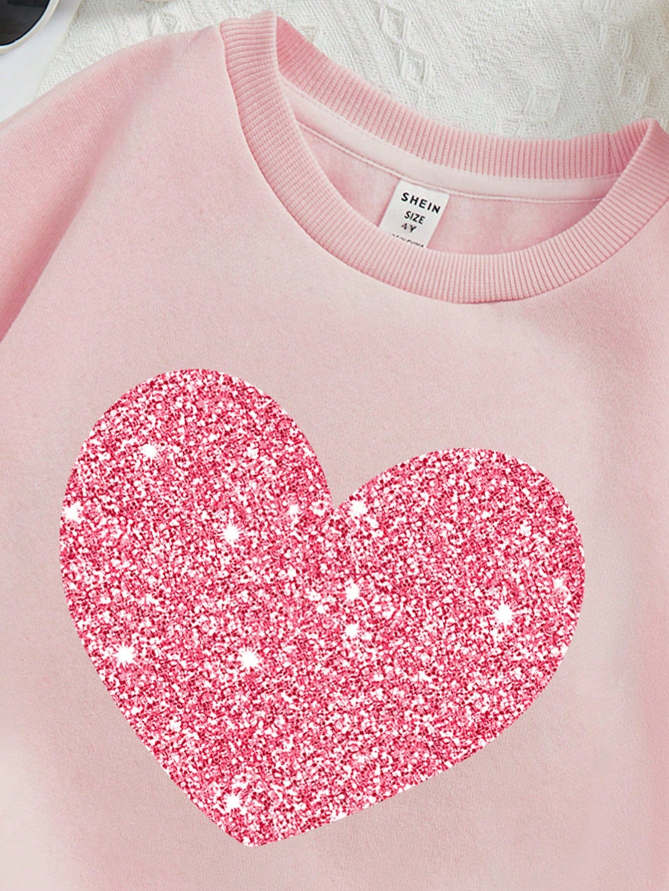 SHEIN Young Girls' Casual Heart Pattern Long Sleeve Crew Neck Sweatshirt, Suitable for Autumn and Winter