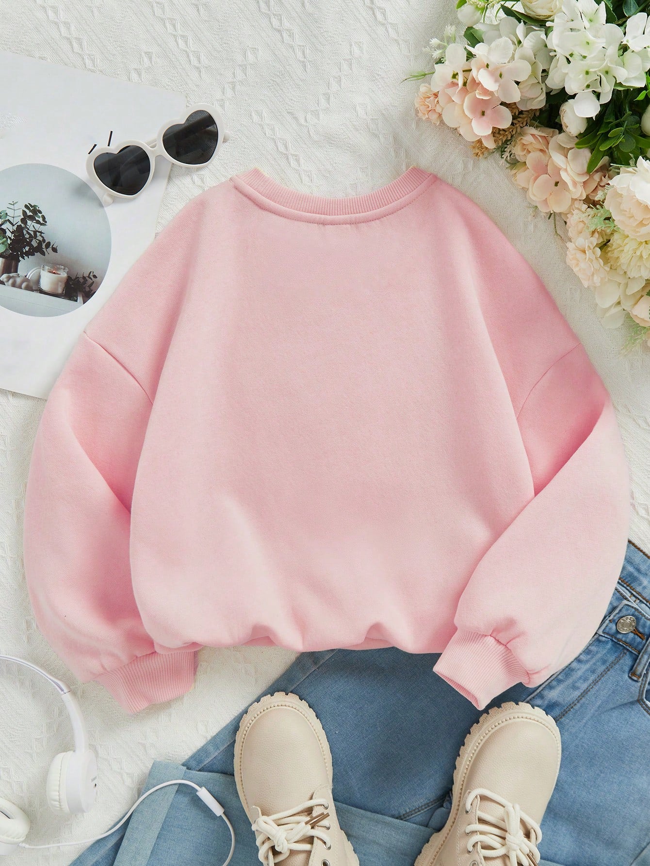 SHEIN Young Girls' Casual Heart Pattern Long Sleeve Crew Neck Sweatshirt, Suitable for Autumn and Winter
